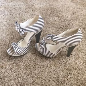 Open toed, grey and white striped heels